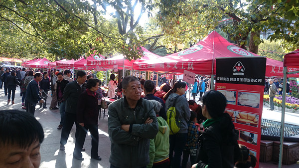 武漢皮新彩公益活動(dòng)